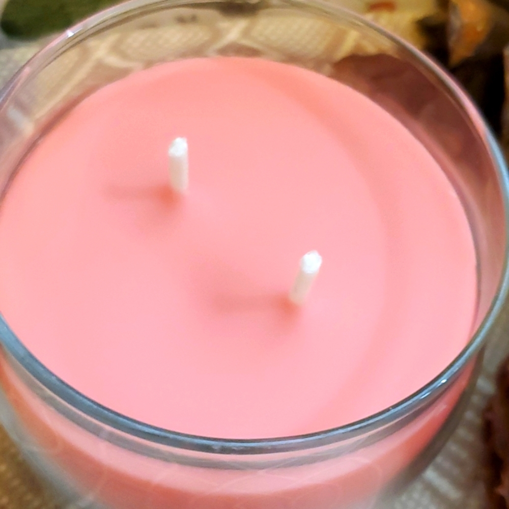 Yankee Candle White Strawberry Bellini - Picture 2 of 3